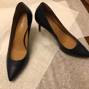 NWT Calvin Klein Navy Blue heels Sz9.5